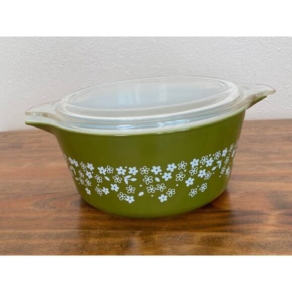 Pyrex Spring Blossom Green Casserole Dish with Lid 1.5L - Picture 4 of 10